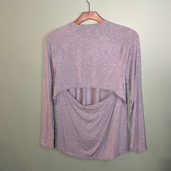 Under Armour - Long Sleeve Loose Athletic Top NWT - Picture 8 of 12